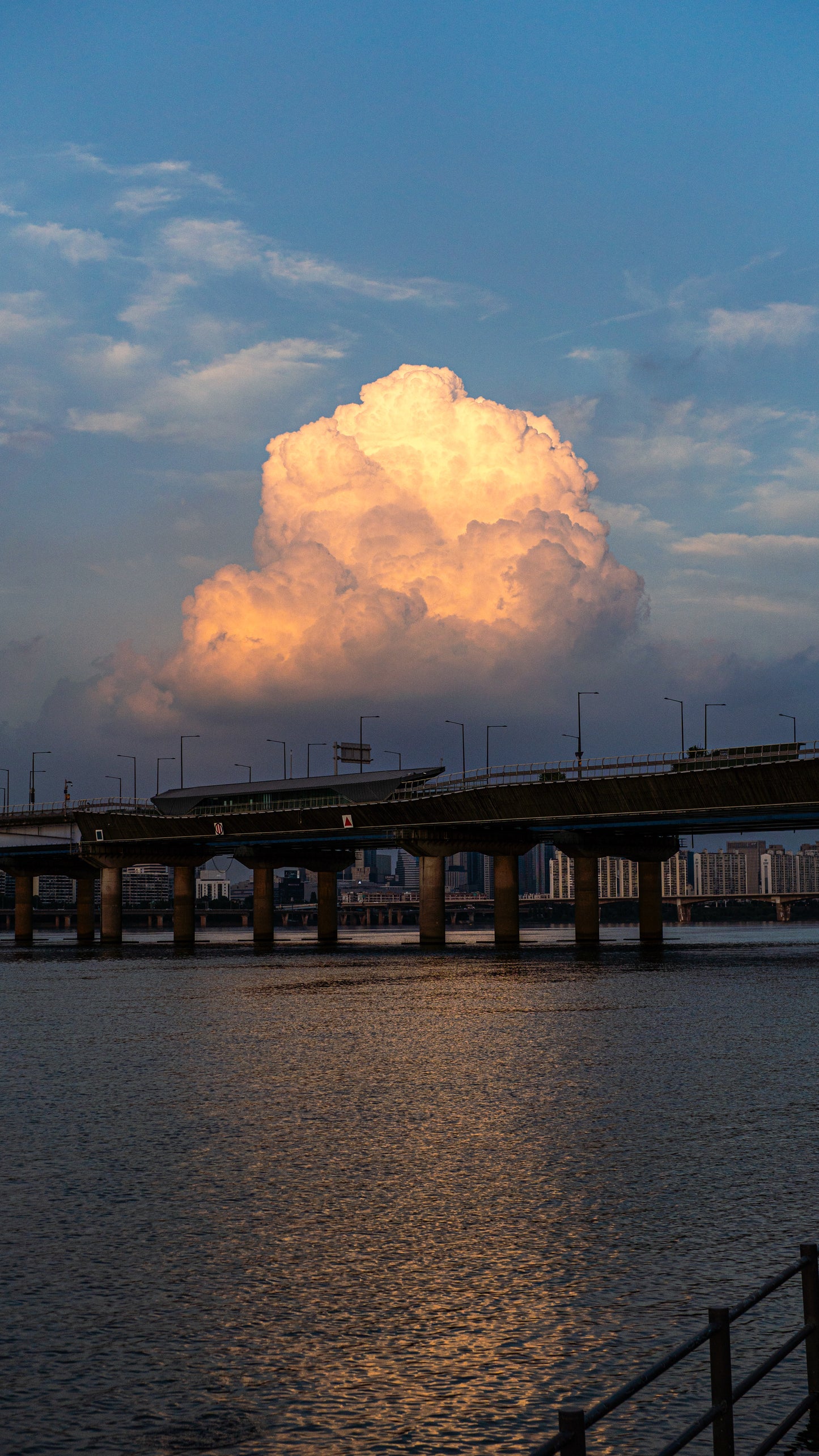 YEOUYIDO HAN RIVER